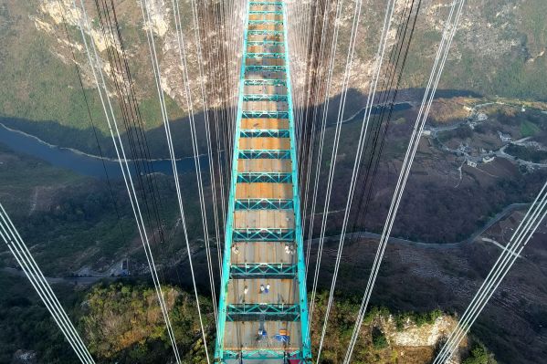 中鐵寶橋參建世界第一高橋花江峽谷大橋合龍 (1) - 副本