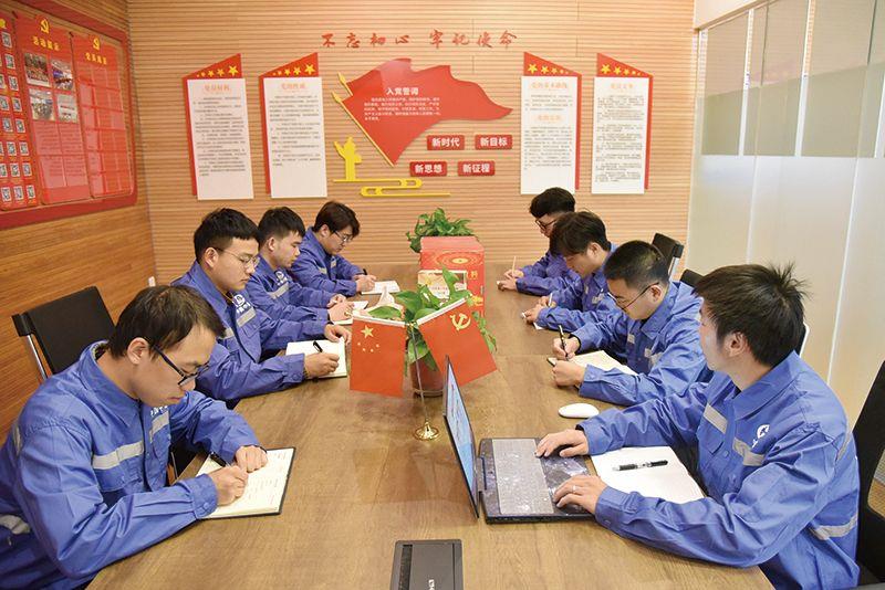遠(yuǎn)景目標(biāo)催人奮進(jìn) 凝心聚力堅(jiān)韌前行——中國中鐵基層單位學(xué)習(xí)宣貫黨的十九屆五中全會精神掠影