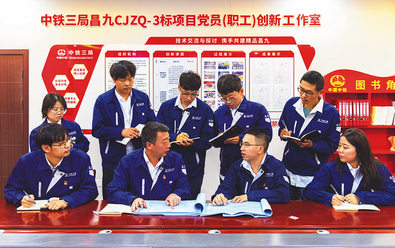 中鐵三局線橋公司昌九高鐵永修軌枕場開展“黨建引領 技術攻關”主題活動